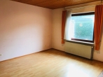 ***Doppelhaushälfte mit großer Ausbaureserve und Garage in ruhiger Wohnstrasse*** - Schlafzimmer